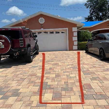 Twelve Oaks Modern Independent Apartment Tampa Luaran gambar