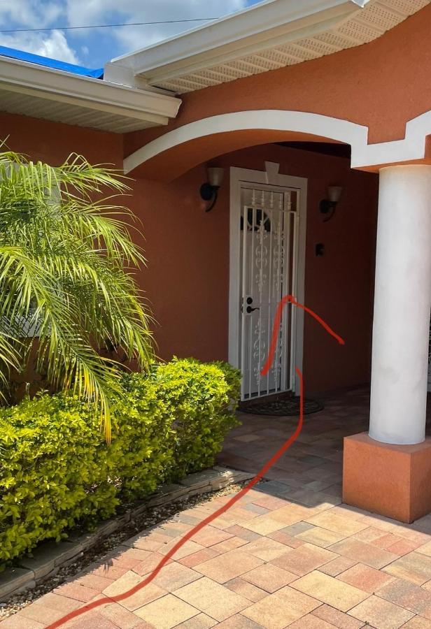 Twelve Oaks Modern Independent Apartment Tampa Luaran gambar