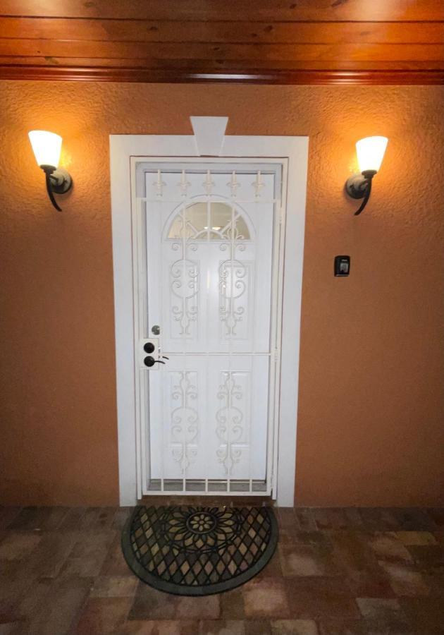 Twelve Oaks Modern Independent Apartment Tampa Luaran gambar